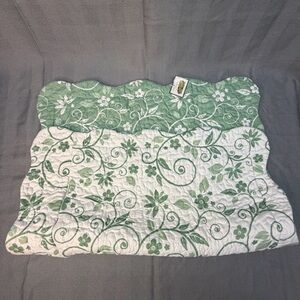 NWT Pillow sham 26 x 20 reversible, green and white. collections, etc.. zipper